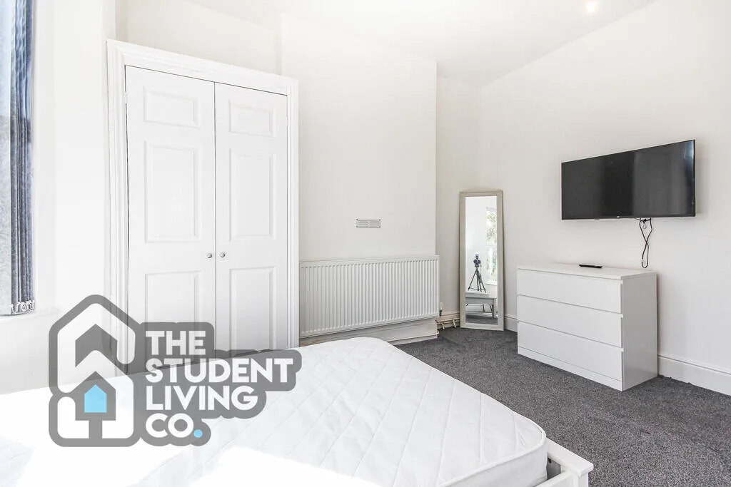 4 bedroom semi-detached house for rent