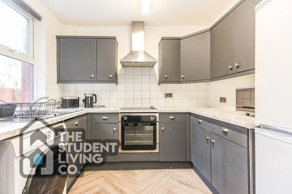 4 bedroom semi-detached house for rent