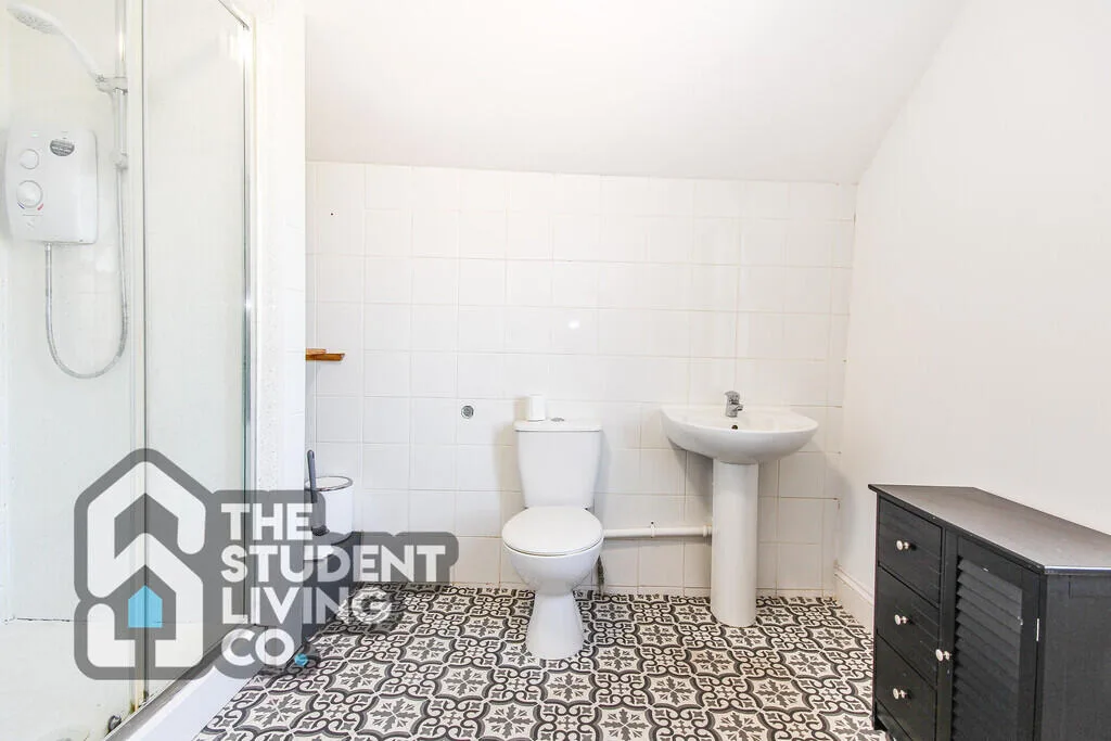 4 bedroom semi-detached house for rent