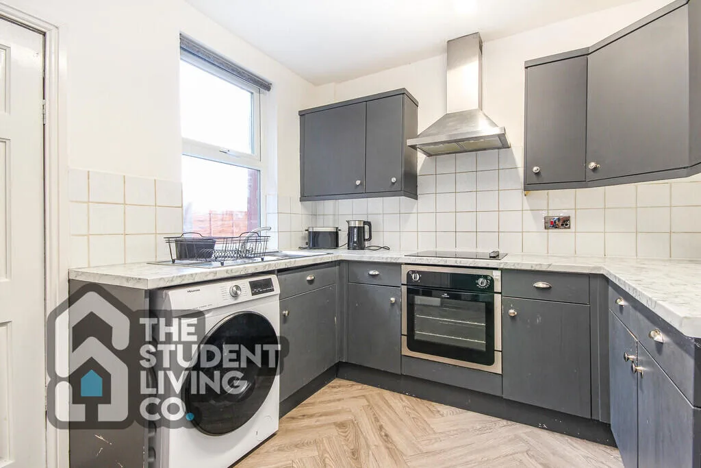 4 bedroom semi-detached house for rent