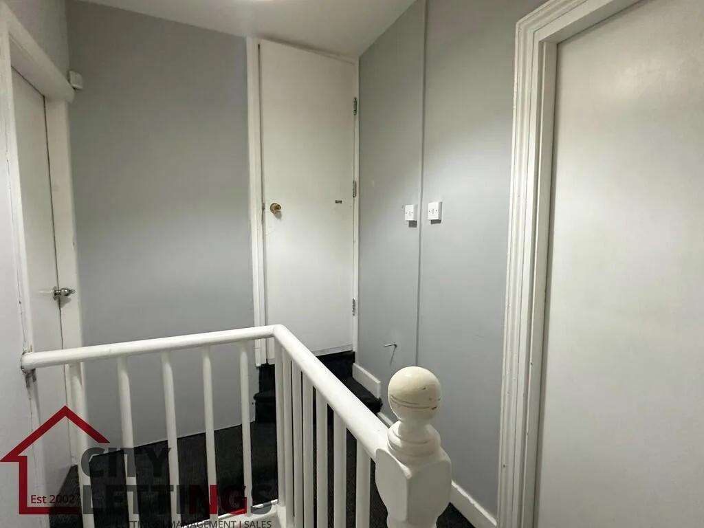 4 bedroom end of terrace house for rent