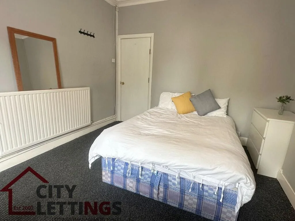 4 bedroom end of terrace house for rent