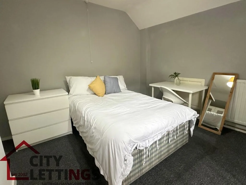 4 bedroom end of terrace house for rent