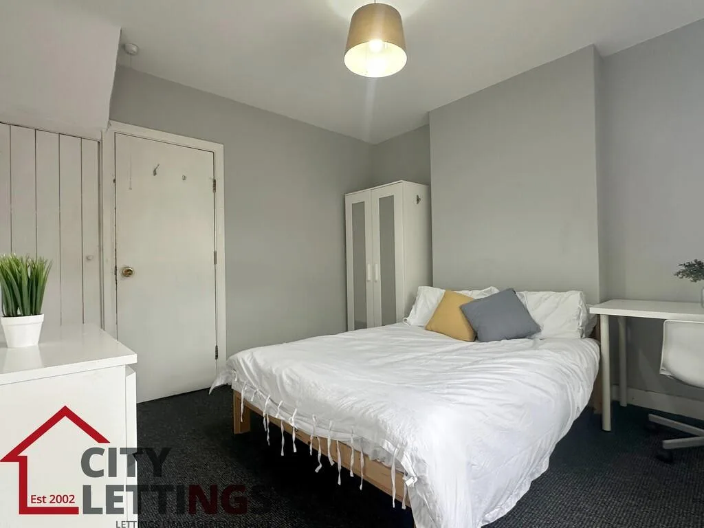 4 bedroom end of terrace house for rent