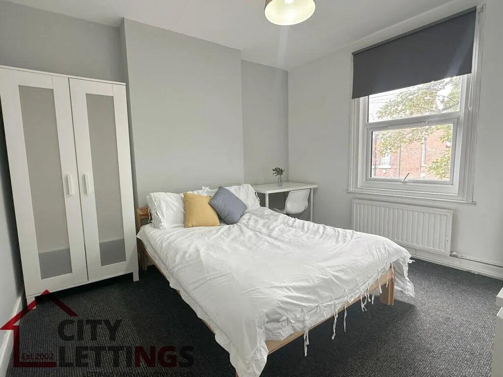 4 bedroom end of terrace house for rent