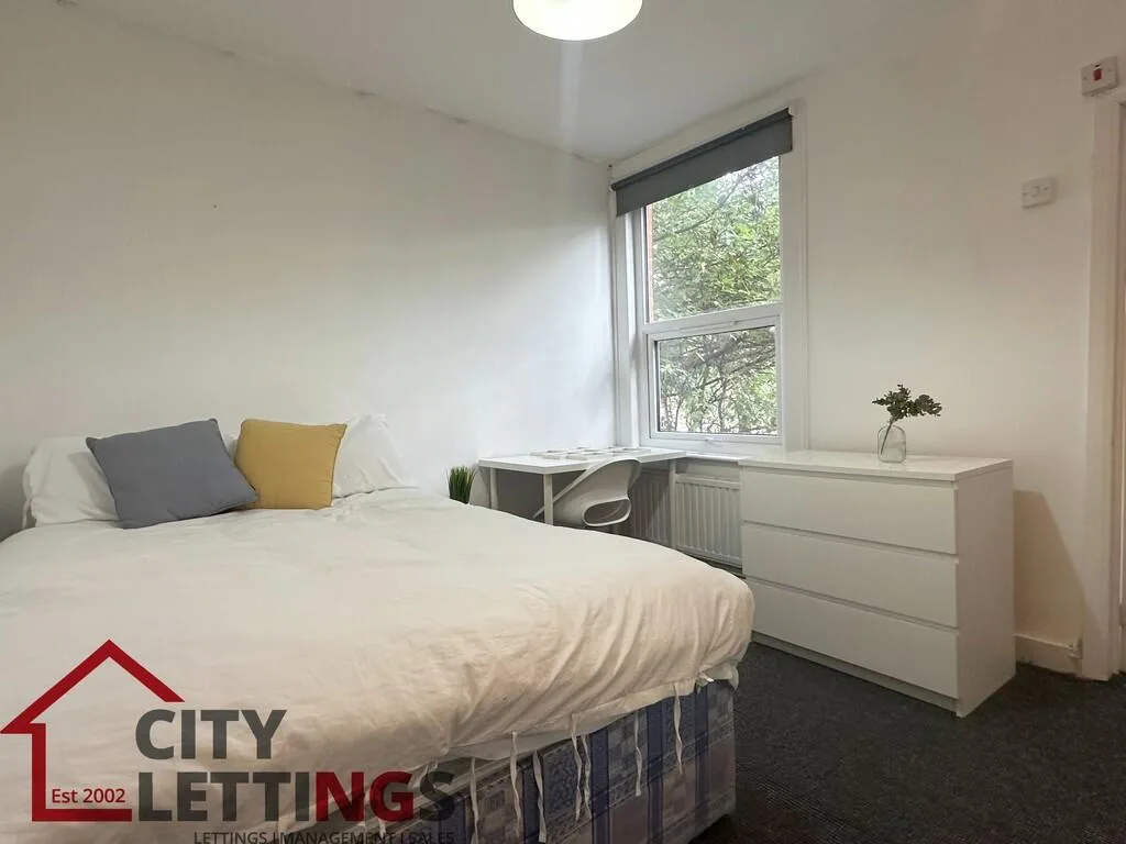 4 bedroom end of terrace house for rent