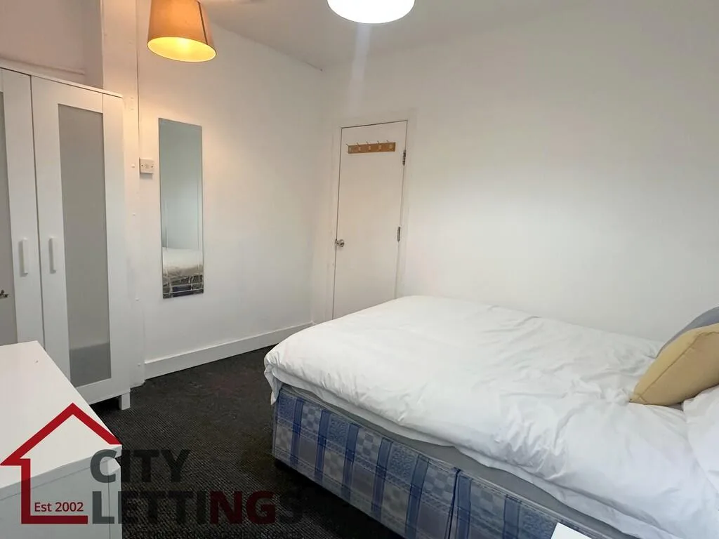 4 bedroom end of terrace house for rent