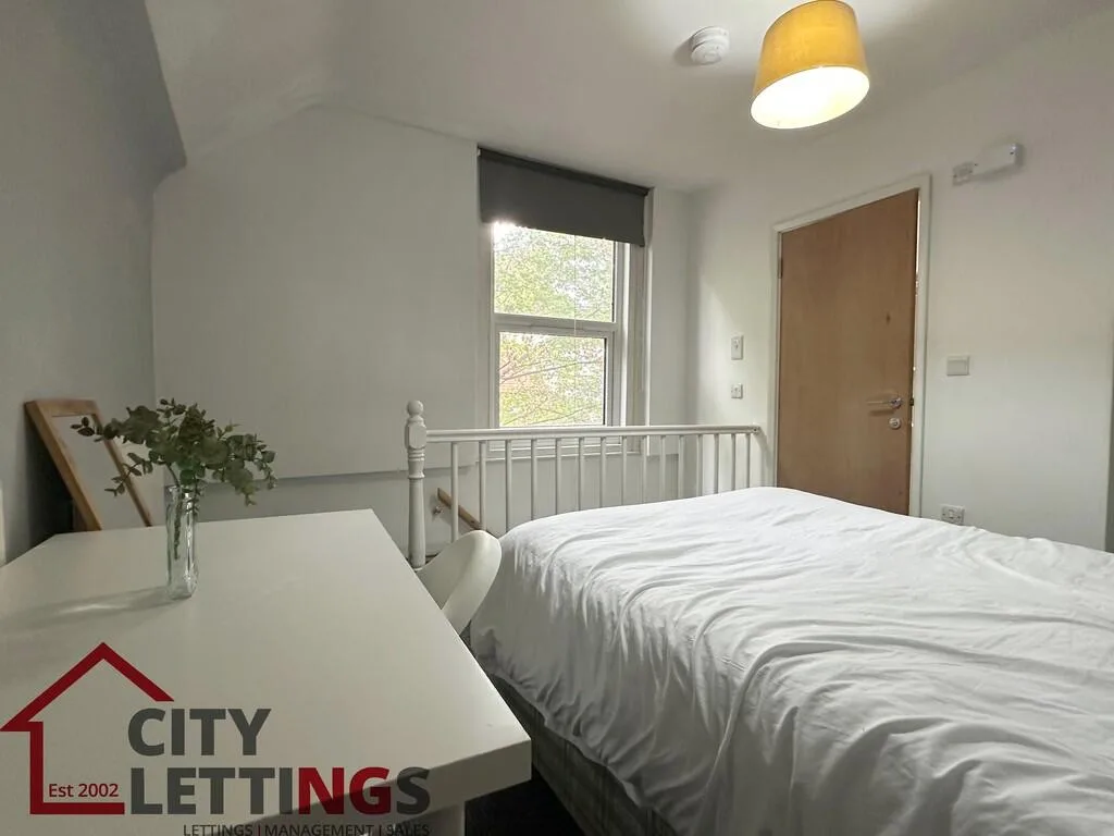 4 bedroom end of terrace house for rent