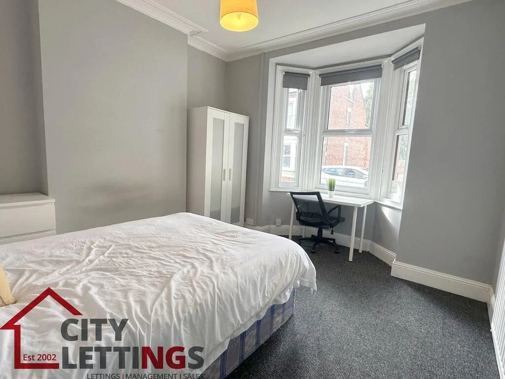 4 bedroom end of terrace house for rent
