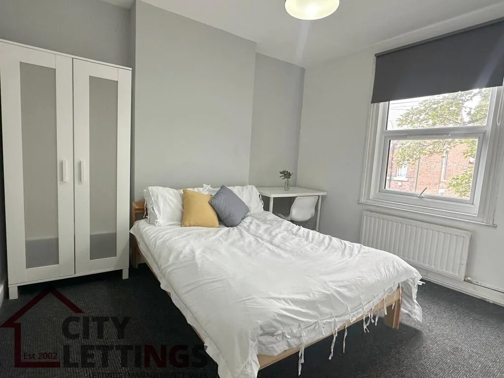 4 bedroom end of terrace house for rent