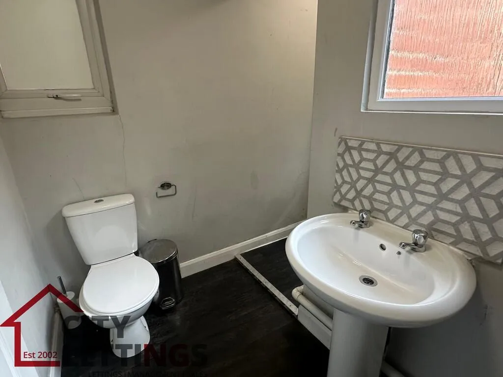 4 bedroom end of terrace house for rent