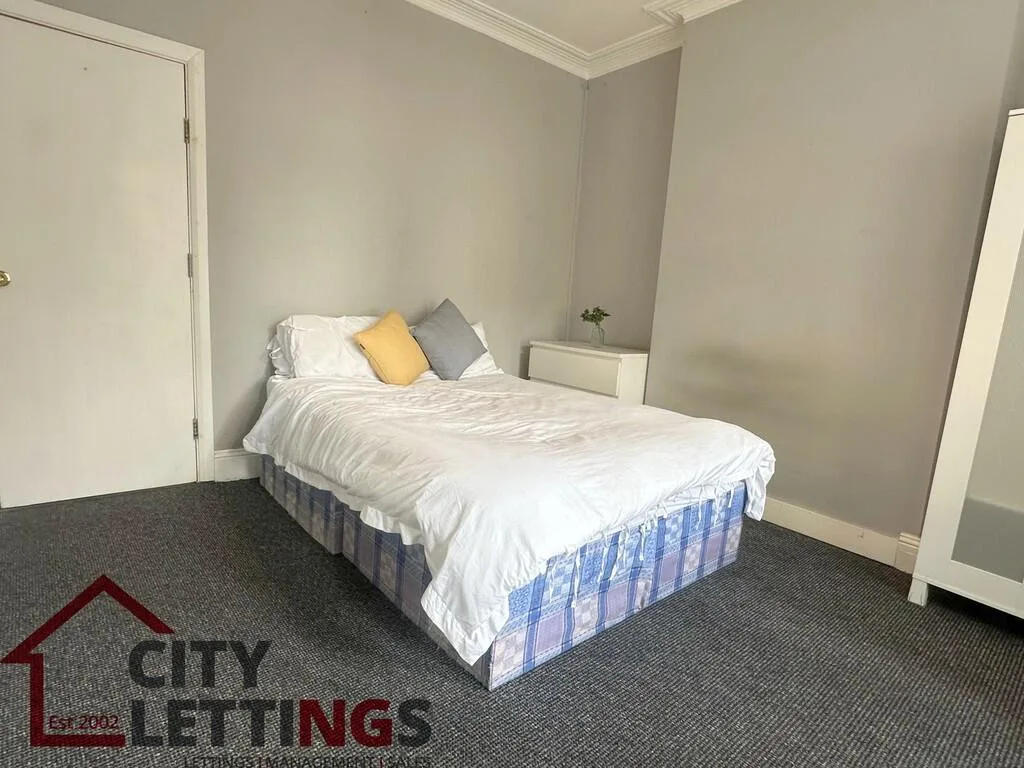 4 bedroom end of terrace house for rent