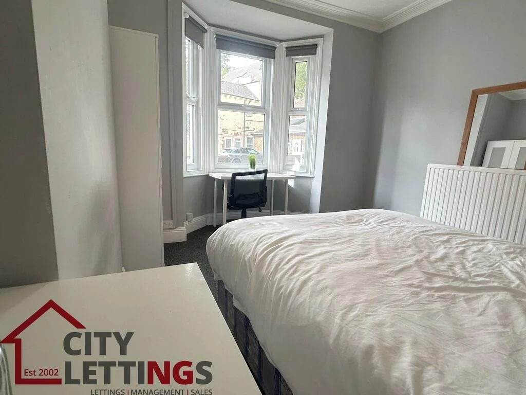 4 bedroom end of terrace house for rent