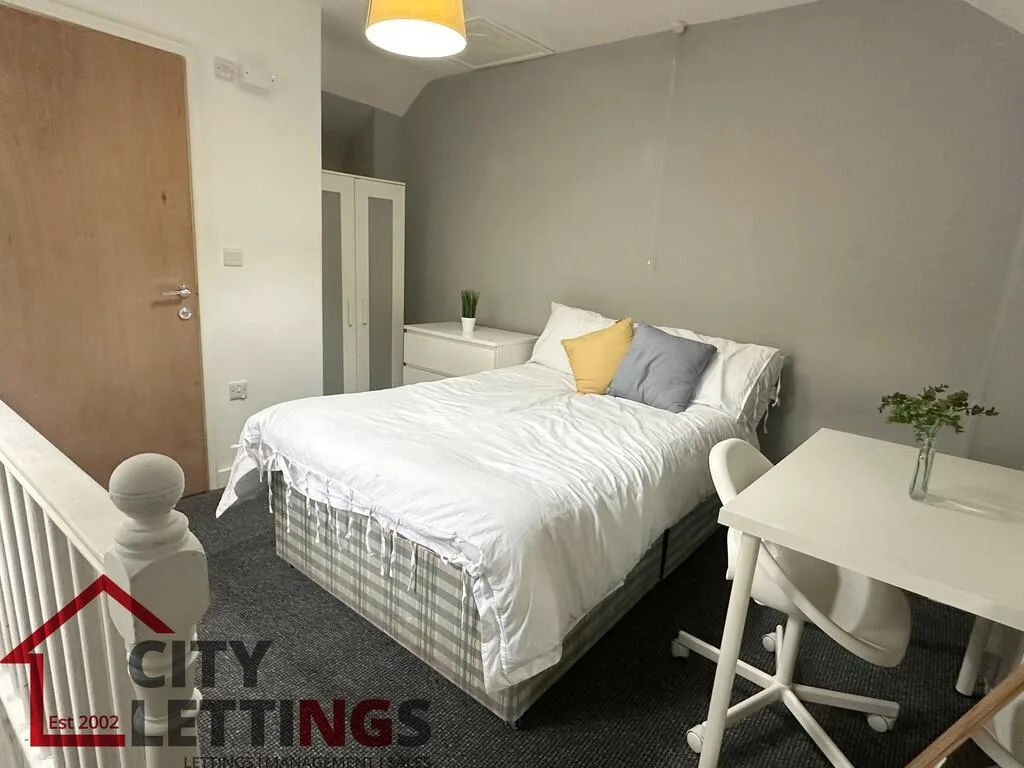 4 bedroom end of terrace house for rent
