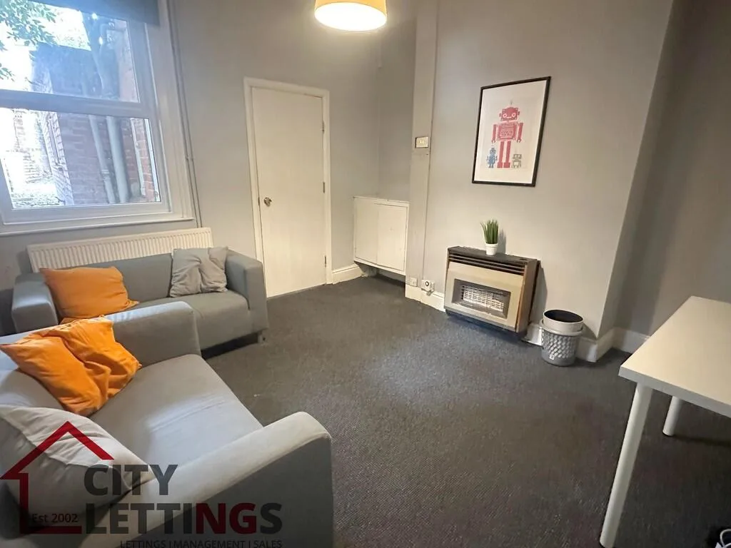 4 bedroom end of terrace house for rent