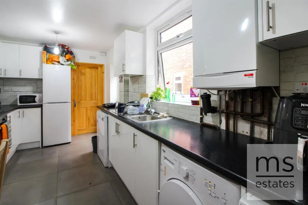 4 bedroom terraced house for rent
