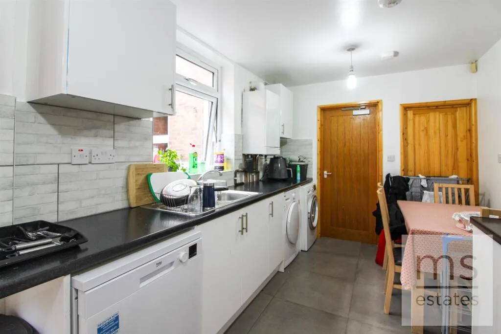 4 bedroom terraced house for rent