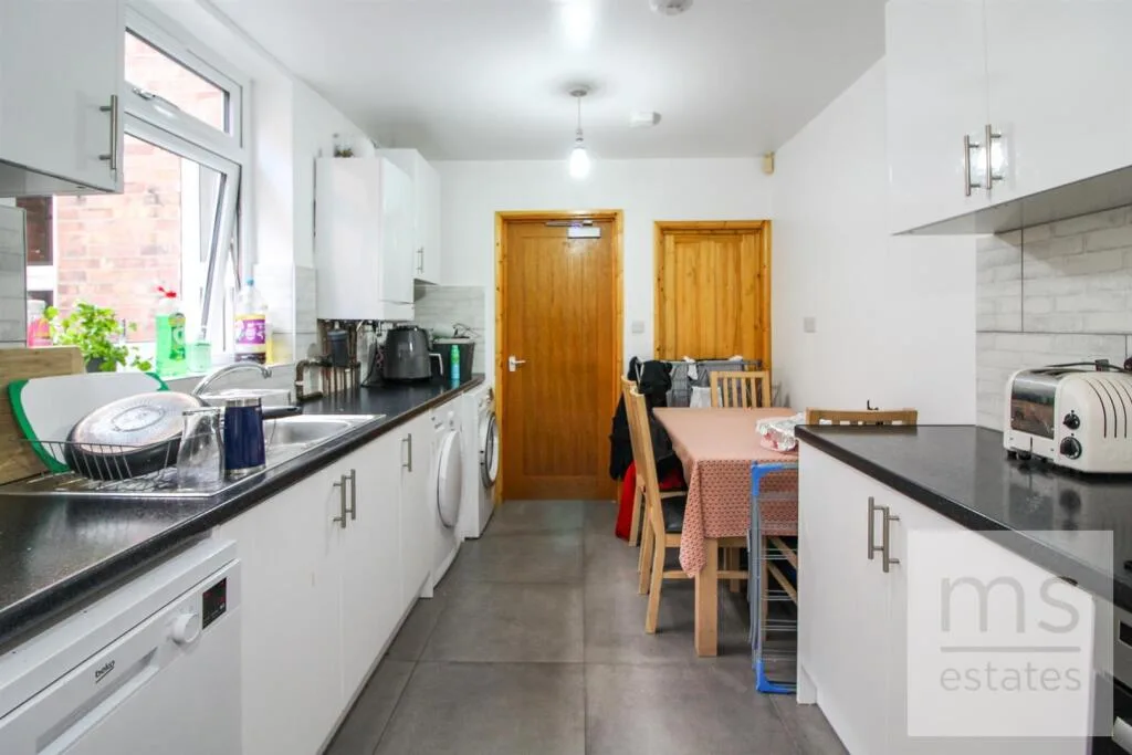 4 bedroom terraced house for rent