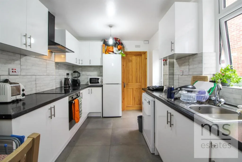 4 bedroom terraced house for rent