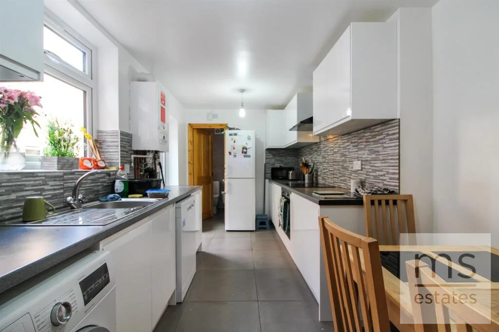 4 bedroom terraced house for rent