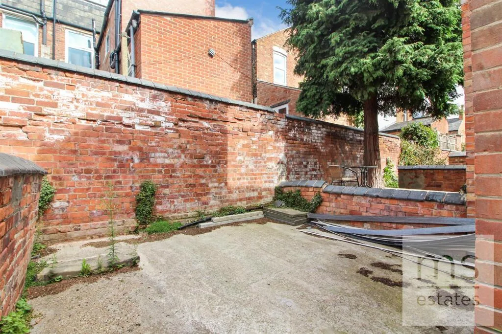4 bedroom terraced house for rent