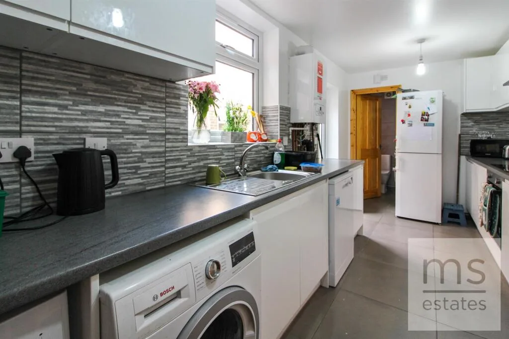 4 bedroom terraced house for rent