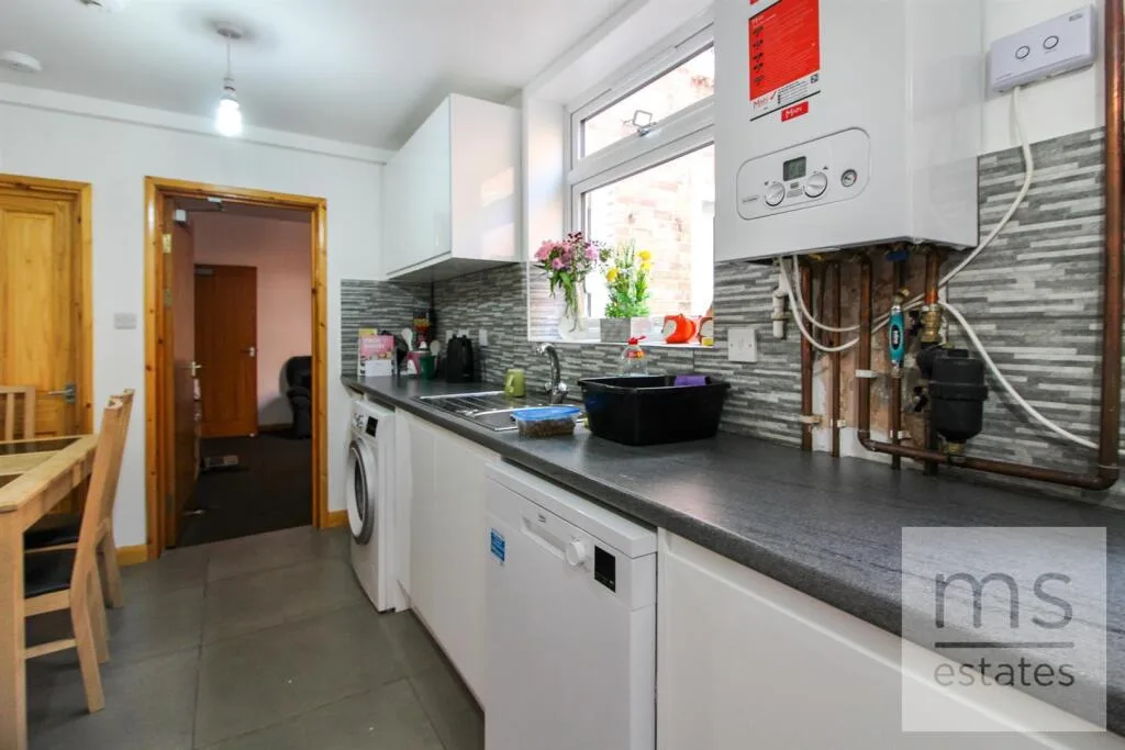 4 bedroom terraced house for rent