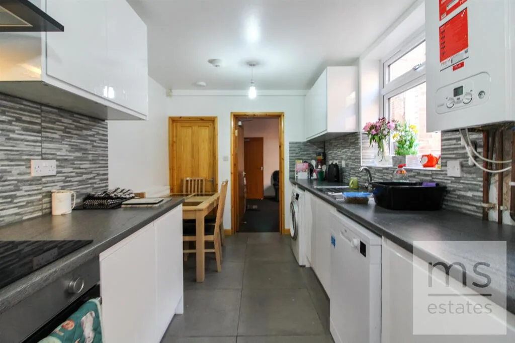 4 bedroom terraced house for rent