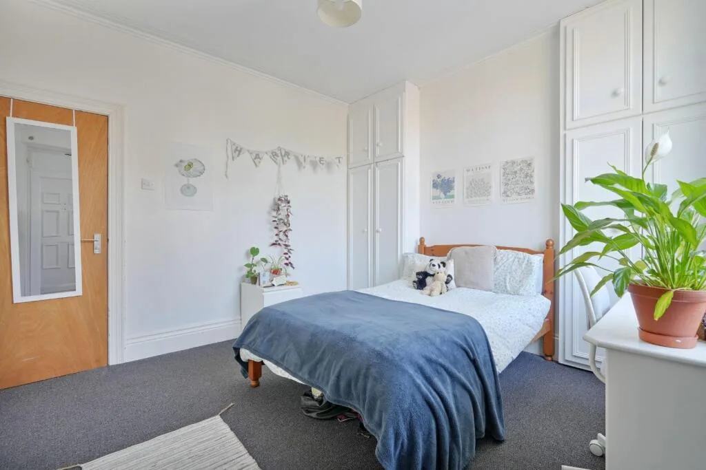 5 bedroom house for rent