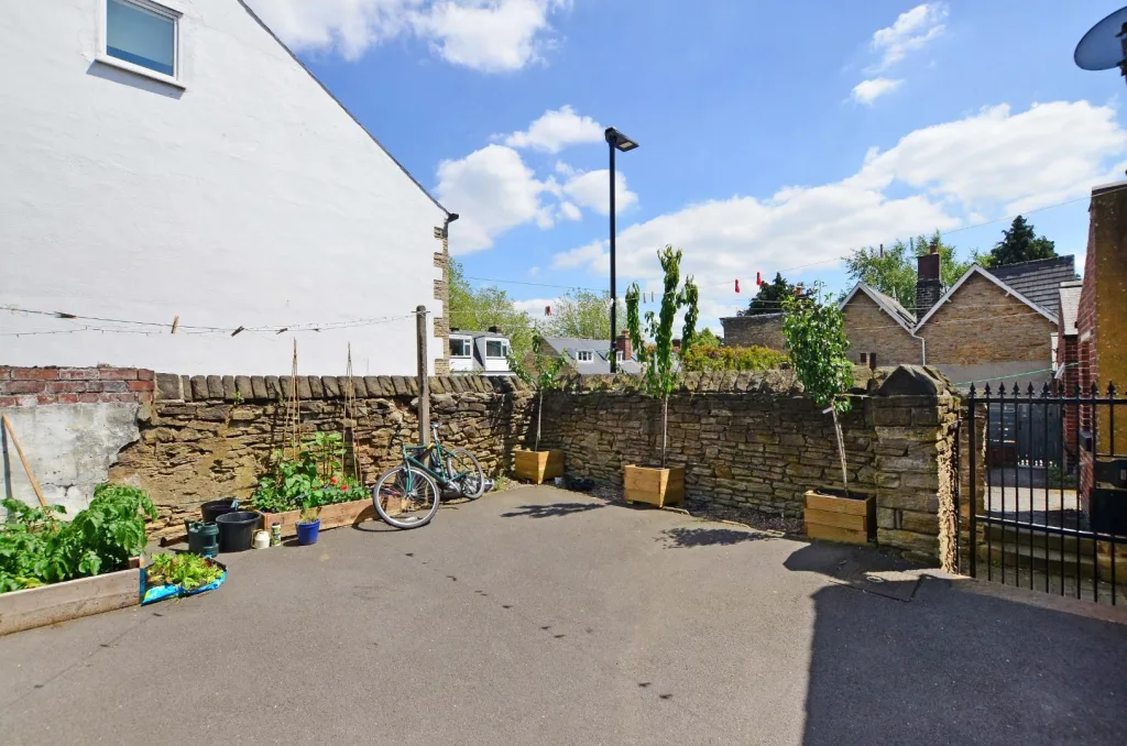 5 bedroom house for rent