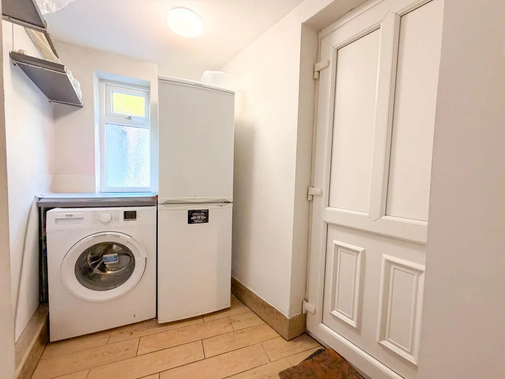5 bedroom terraced house for rent