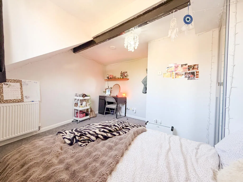 5 bedroom terraced house for rent