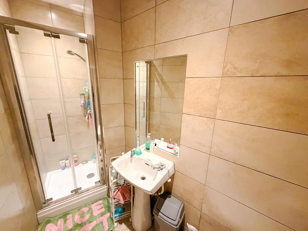 5 bedroom terraced house for rent