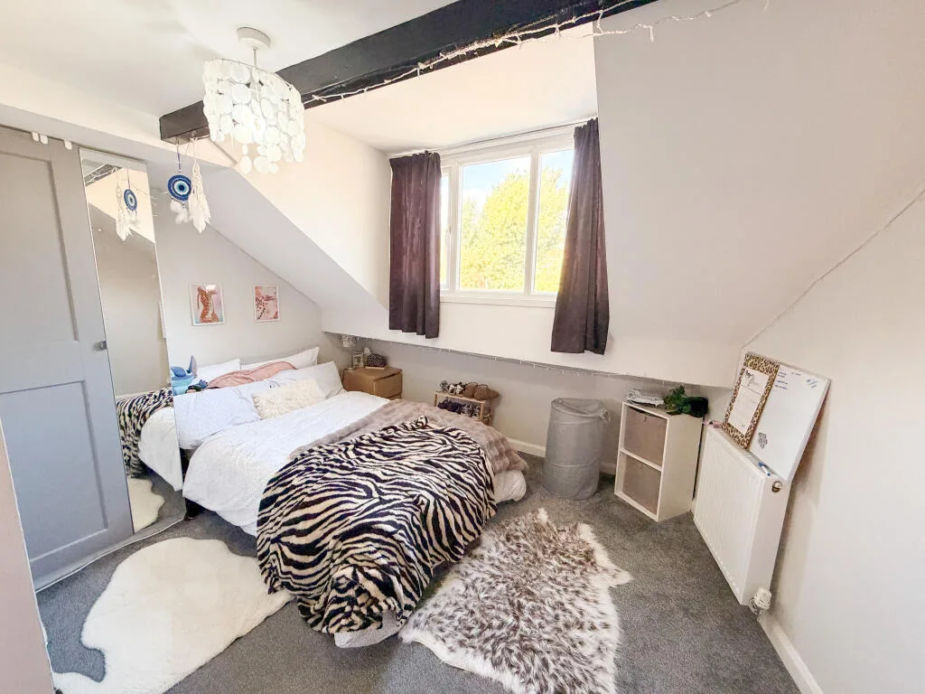 5 bedroom terraced house for rent