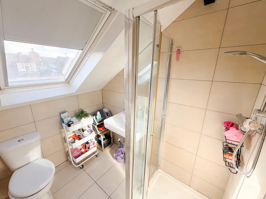 5 bedroom terraced house for rent