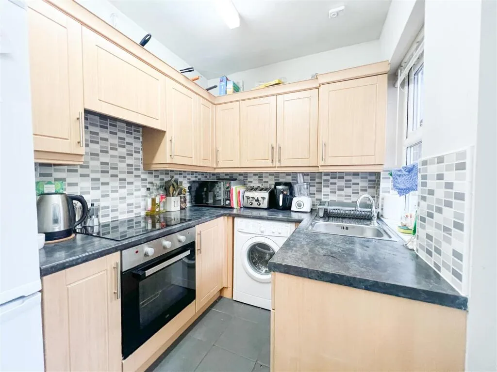 5 bedroom terraced house for rent
