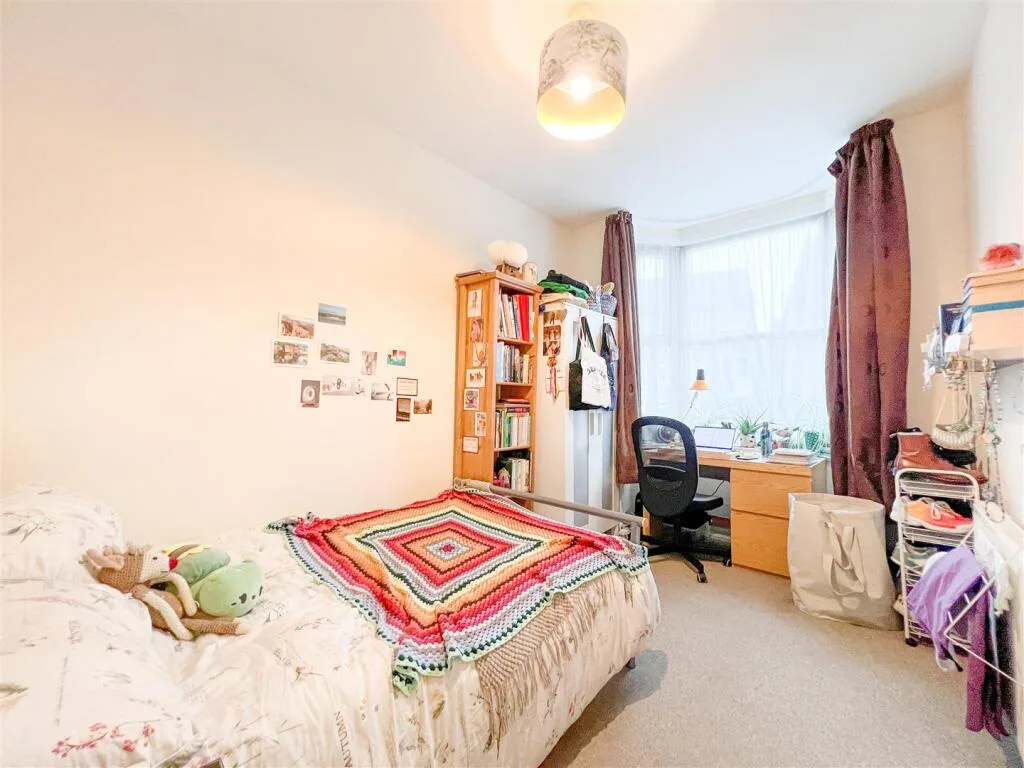 5 bedroom terraced house for rent