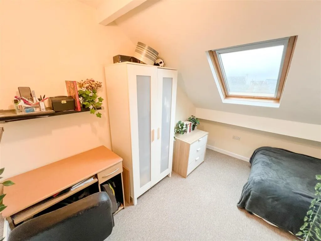 5 bedroom terraced house for rent