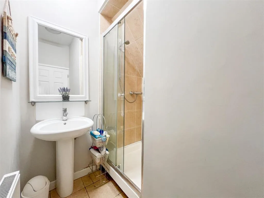 5 bedroom terraced house for rent