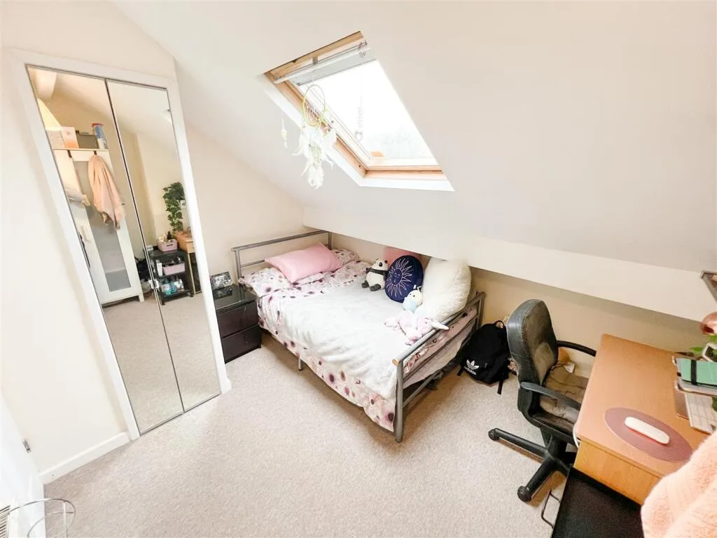 5 bedroom terraced house for rent