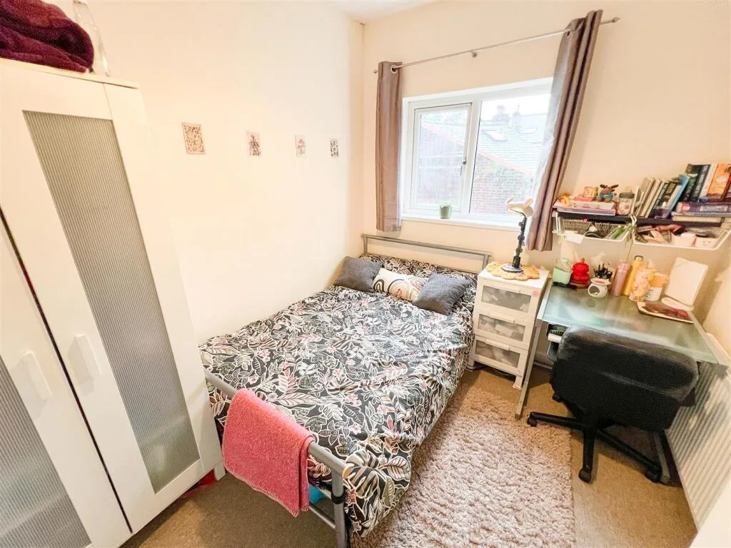 5 bedroom terraced house for rent