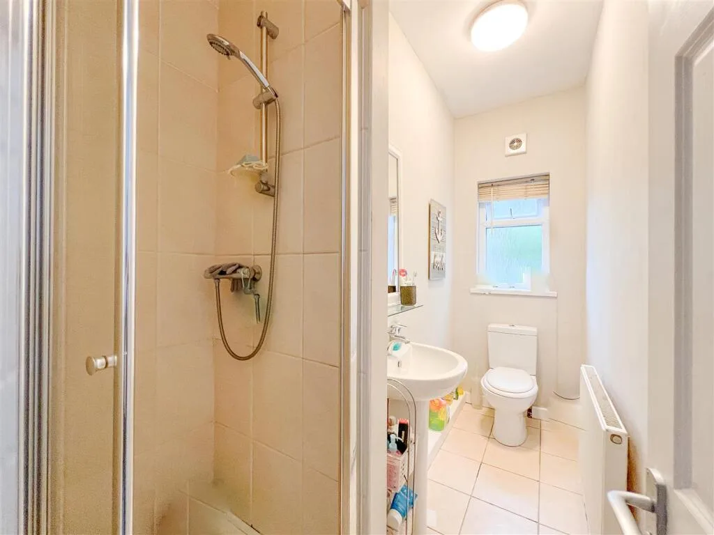 5 bedroom terraced house for rent
