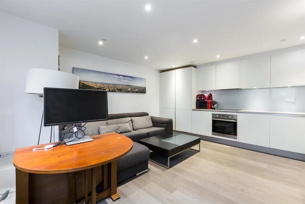 2 bedroom town house for rent