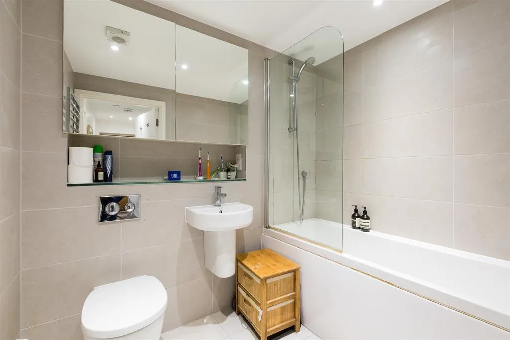 2 bedroom town house for rent