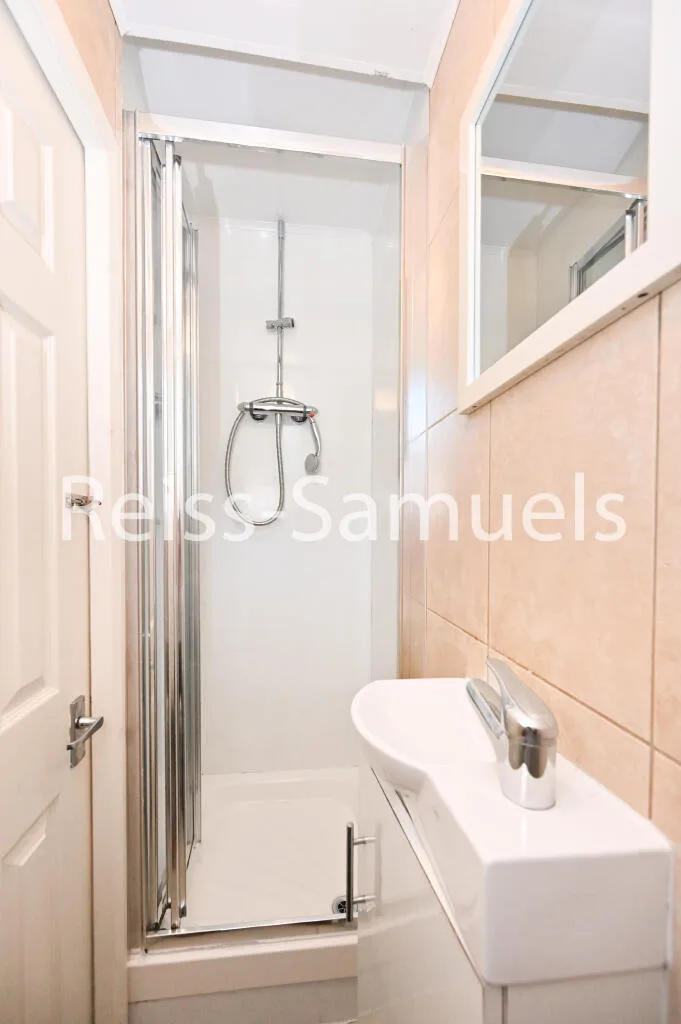 4 bedroom maisonette for rent