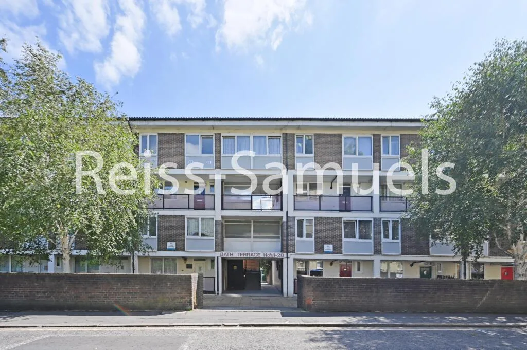 4 bedroom maisonette for rent