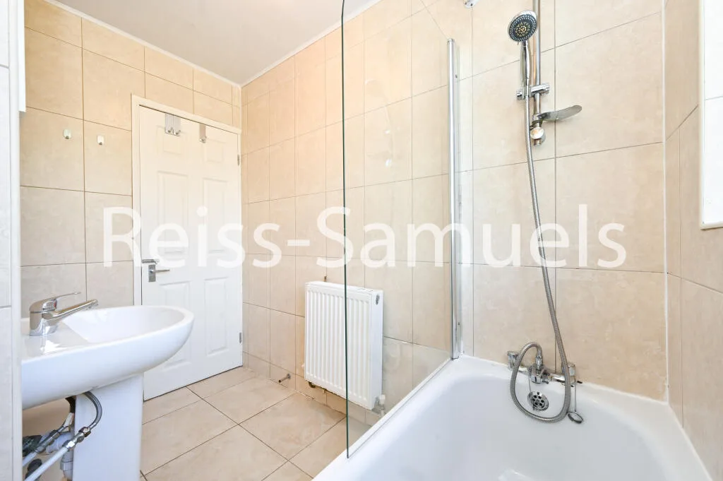 4 bedroom maisonette for rent