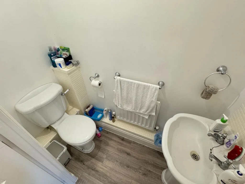 6 bedroom semi-detached house for rent