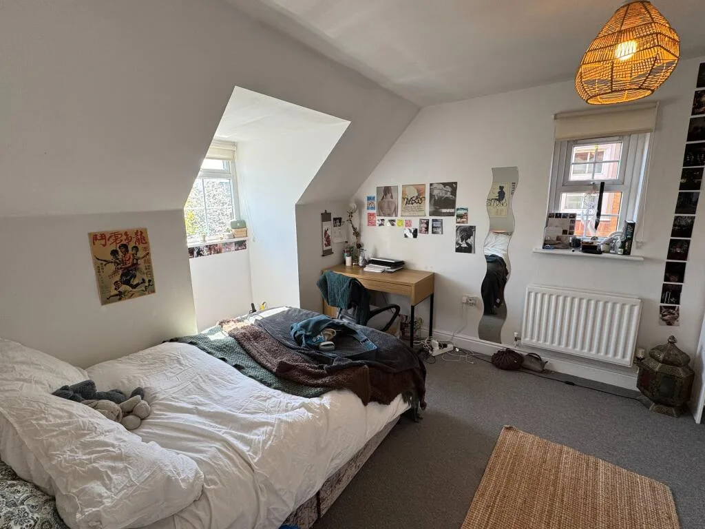6 bedroom semi-detached house for rent