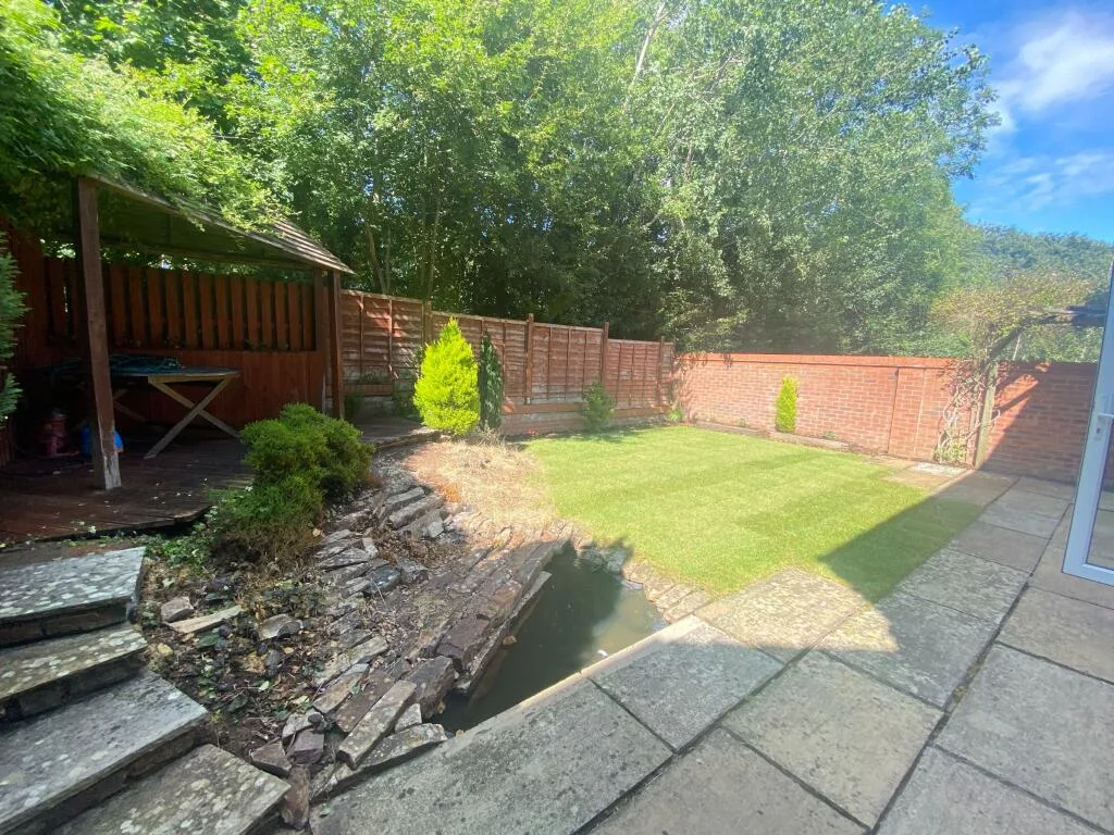 6 bedroom semi-detached house for rent